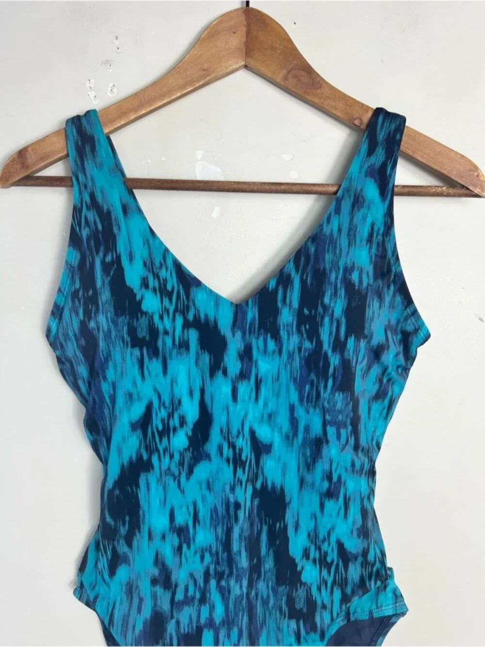 TYR Women's One Piece Swimsuit Blue Green Size-Medium V-Neck Full coverage